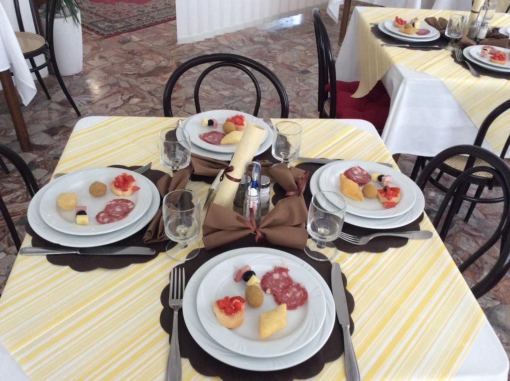 Hotel Granada كاتوليكا المظهر الخارجي الصورة
